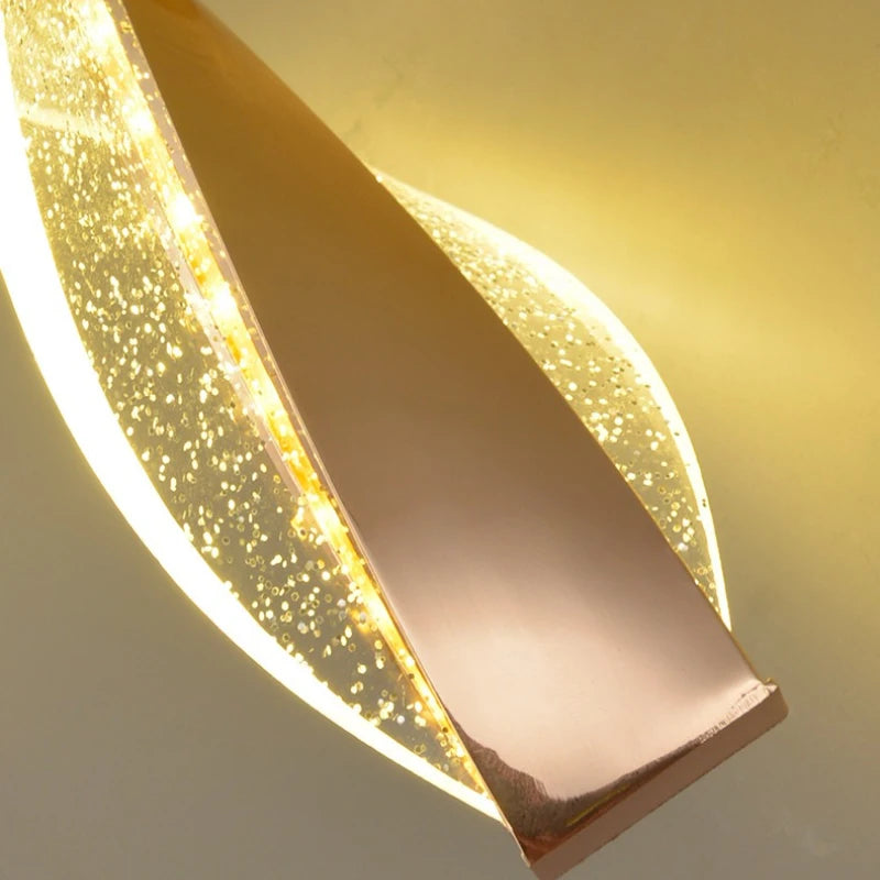Luminária de parede LED moderna em acrílico dourado com acabamento brilhante para hall de entrada, quarto e sala de estar. Ideal para decoração de ambientes, paredes e outros ambientes.