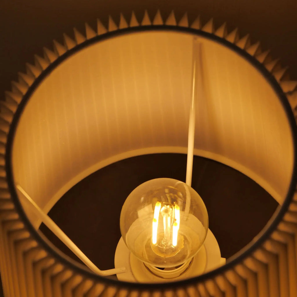 Abajur de mesa sem fio com cúpula de tecido, recarregável com interruptor de toque, lâmpada E12 substituível, luz quente de 2700K.