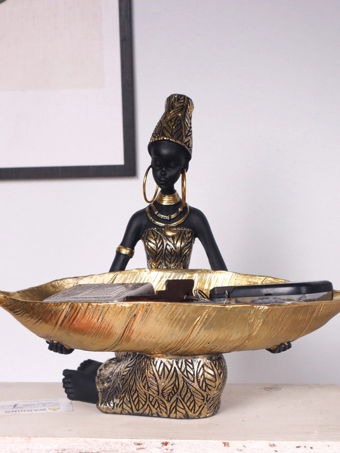 Escultura de menina africana segurando um prato, ornamento decorativo para casa e escritório, peça vintage colecionável para decoração de mesa.