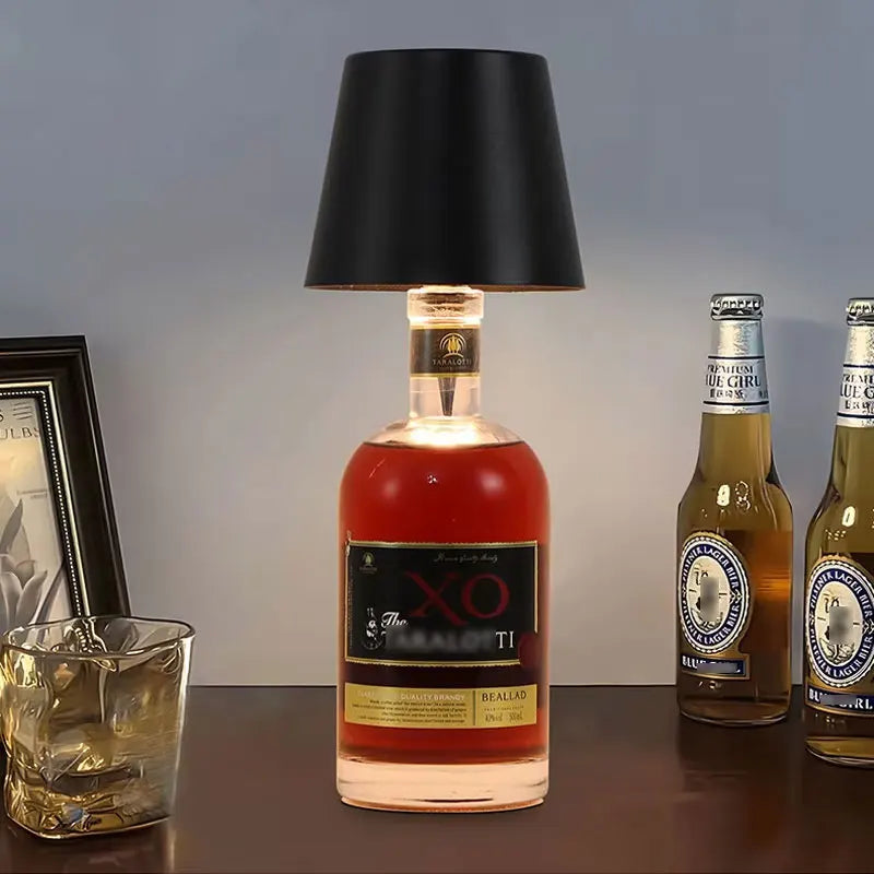 Luminária de mesa LED sem fio em formato de garrafa de vinho, com 3 cores, intensidade infinita ajustável e recarregável via USB. Ideal para mesas de jantar e para bebidas. Toque na parte superior.