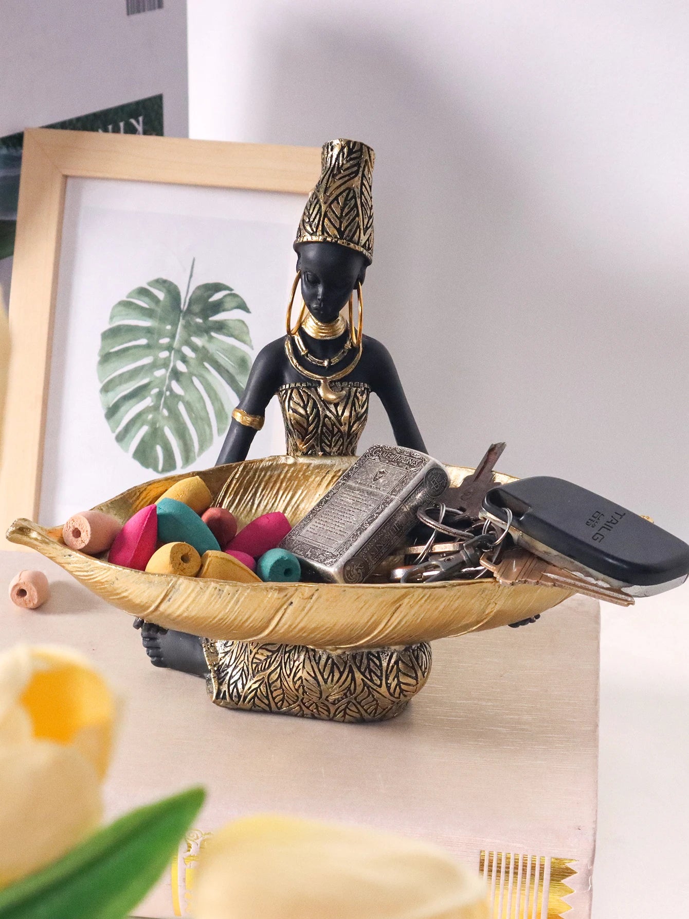 Escultura de menina africana segurando um prato, ornamento decorativo para casa e escritório, peça vintage colecionável para decoração de mesa.