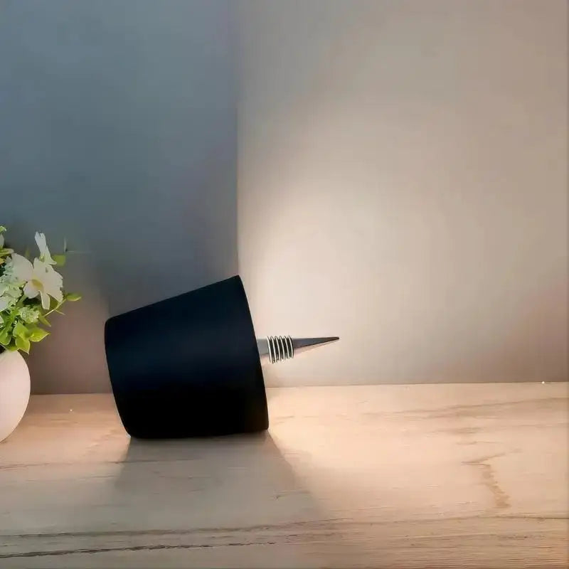 Luminária de mesa LED sem fio em formato de garrafa de vinho, com 3 cores, intensidade infinita ajustável e recarregável via USB. Ideal para mesas de jantar e para bebidas. Toque na parte superior.